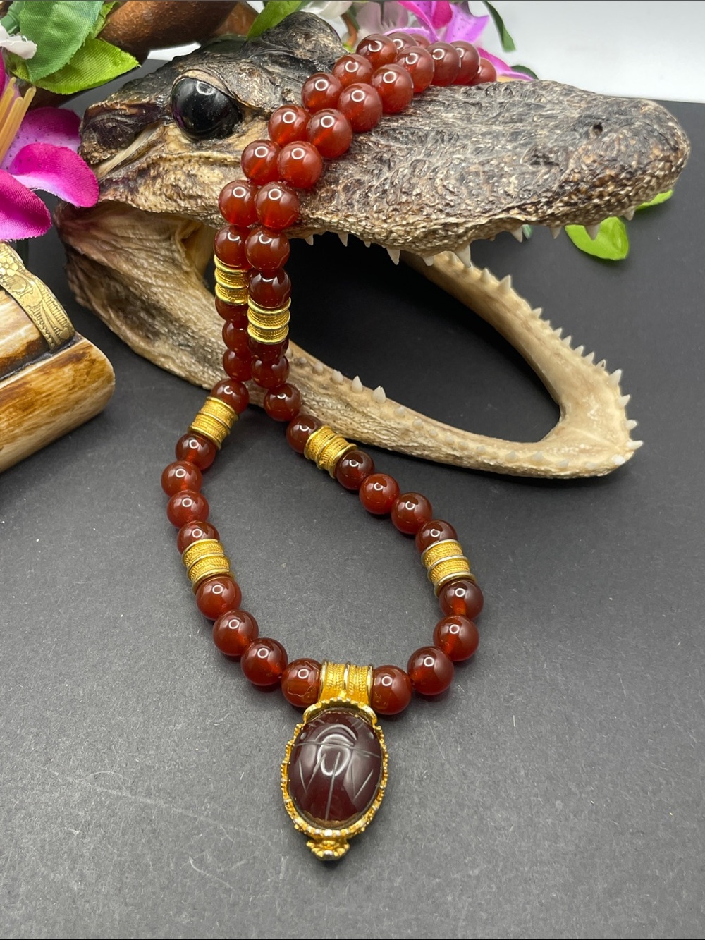 Metropolitan museum of Art scarab necklace vintage B52